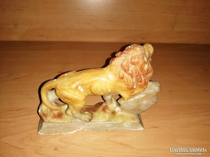 Salt statue of a lion figurine 10.5 cm high