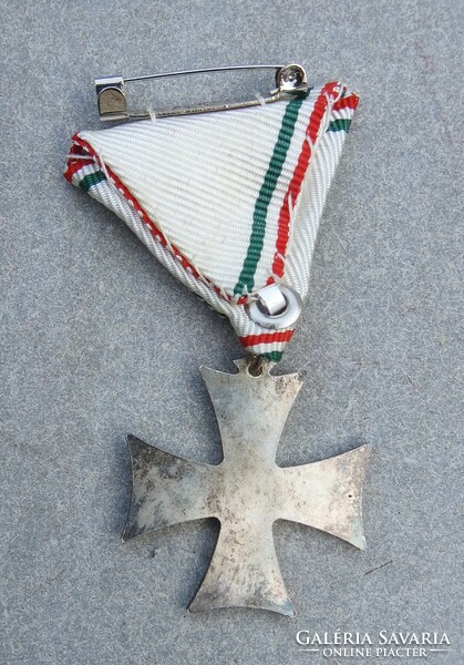 Magyar címeres kitüntetés
