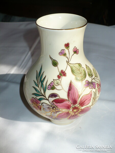 Dúsan festett Zsolnay váza