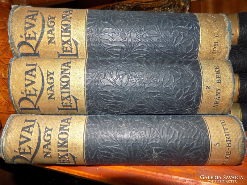 Réva's encyclopedia contains 14 volumes, including doubles!!