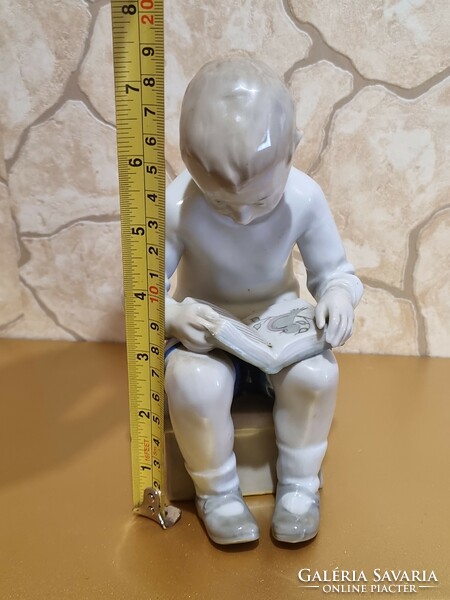 Rare! Flawless gdr reading boy 18.5 cm