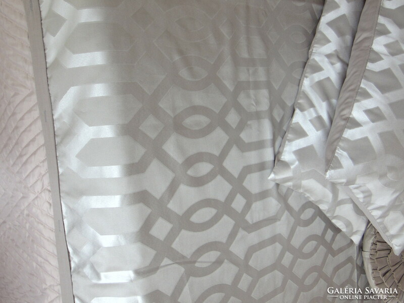 Decorative satin silk bed linen with a geometric pattern