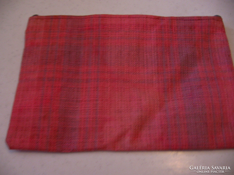 Retro checkered pink paper handkerchief holder with toiletry bag