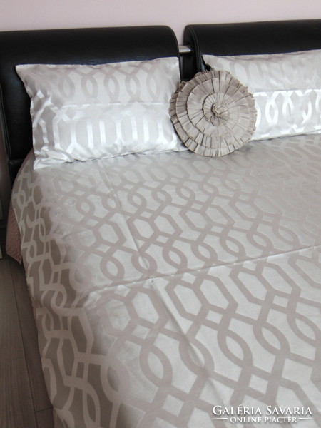 Dekoratív szatén selyem ágynemű geometrikus mintával