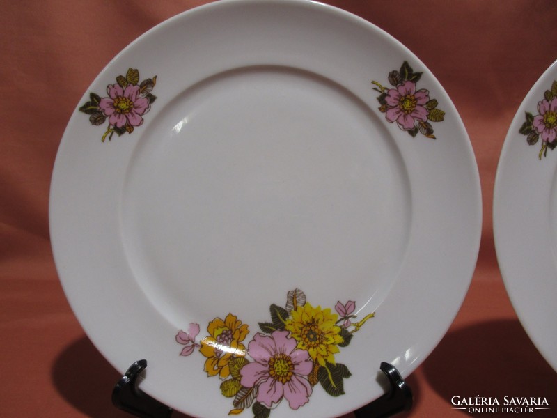 3 lowland cake plates