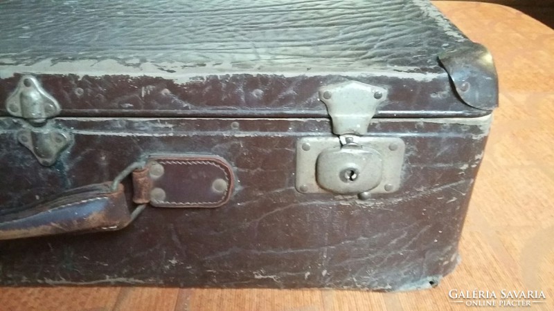 Old large leather suitcase with a wooden frame inside - József glück leather decorator