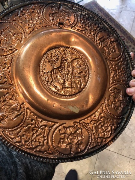 Copper wall distance plate, 35 cm in diameter, for home decoration.