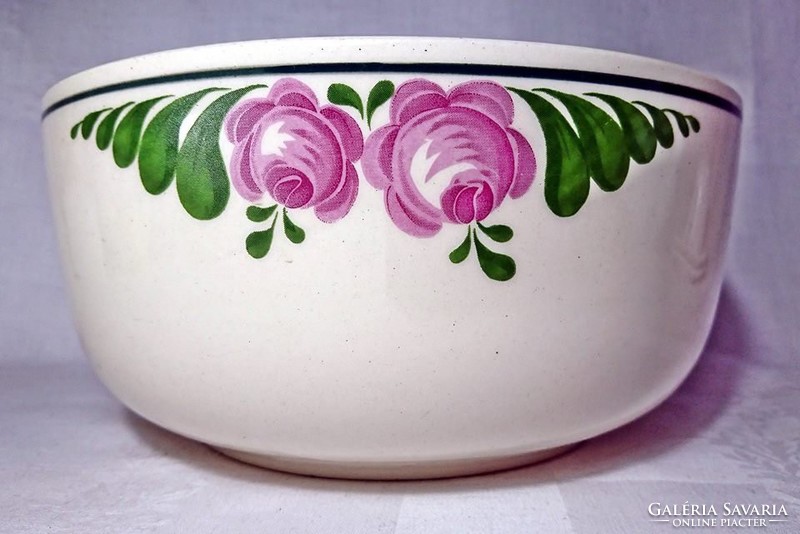 Ddr 2pcs pink and green leaf painted faience in nice large size bowl.