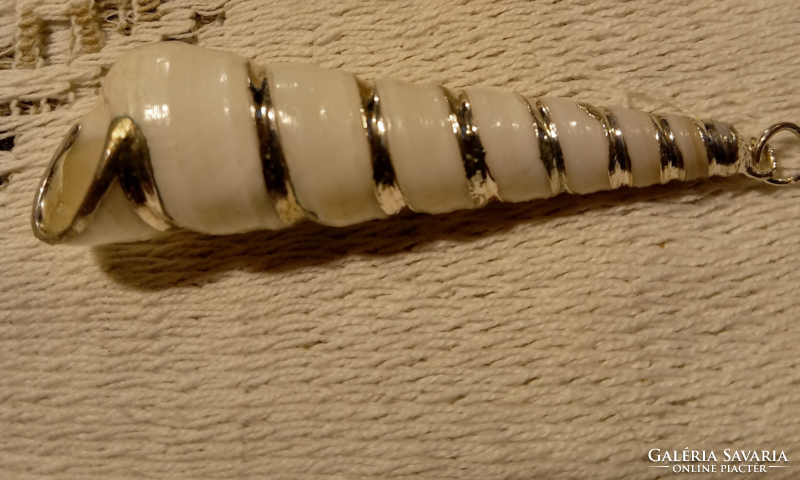 Sea shell pendant. New.
