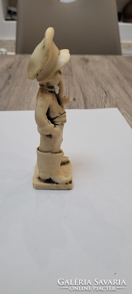 Vintage Santini resin statue. Boy smoking a pipe. 14cm