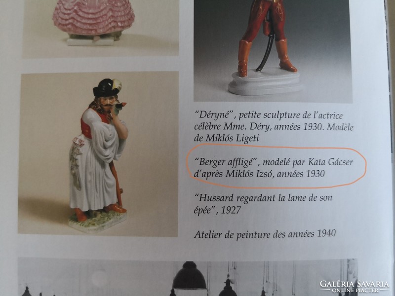 Herendi Búsuló juhász. Izsó Miklós terve után Gácser Kata alkotása