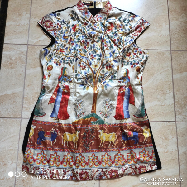 Chinese super pretty top made of silk and polyester, size approx. 40 is wrong