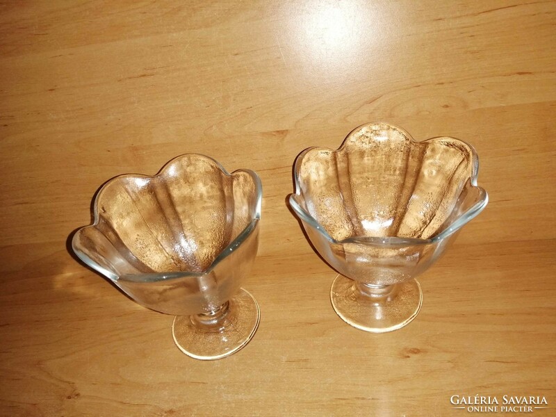 Pair of stemmed glass dessert glasses and goblets (19/d)