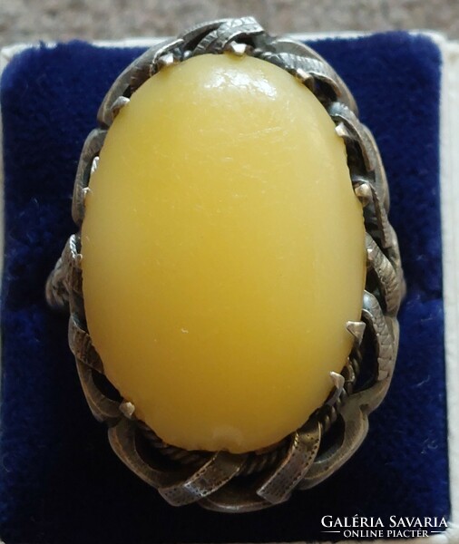 Gyönyörű régi ezüst gyűrű tojássárga, egg yolk borostyánnal
