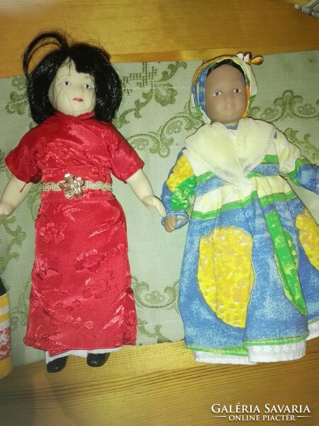 Old stoneware dolls, 23 cm...4 Pcs in folk costumes.