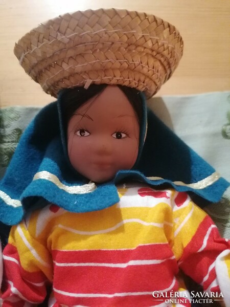 Old stoneware dolls, 23 cm...4 Pcs in folk costumes.