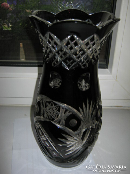 Régi bordó csiszolt kristály váza, 26 cm