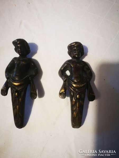 Antik bronz öntvények, bútor dísz lakberendezés puttok. Komód szekrény sarkára Empire Biedermeier