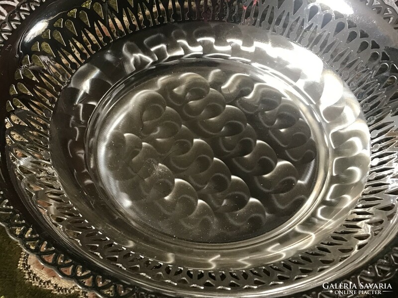 Silver-plated, pierced, pretty serving bowl, for fruit, snacks or even bread