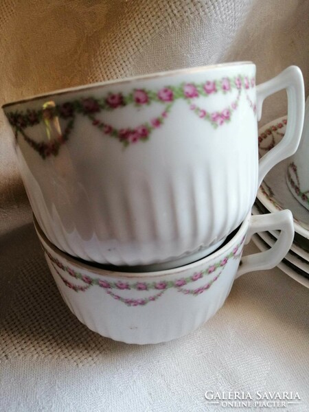 Porcelán teás csészék kistányérral