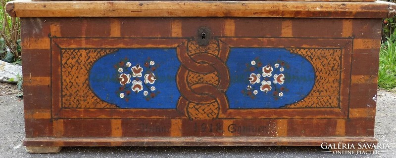 Old painted chest / 1918