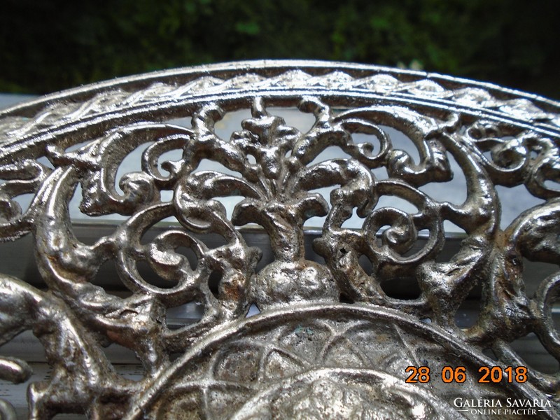 Soviet-Russian cast iron bowl from 1953 after Kasli 19th century model, marked