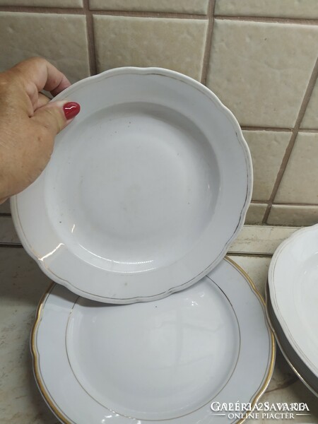 Kahla porcelain gold-rimmed tableware for sale! 6 Deep, 6-plate plates