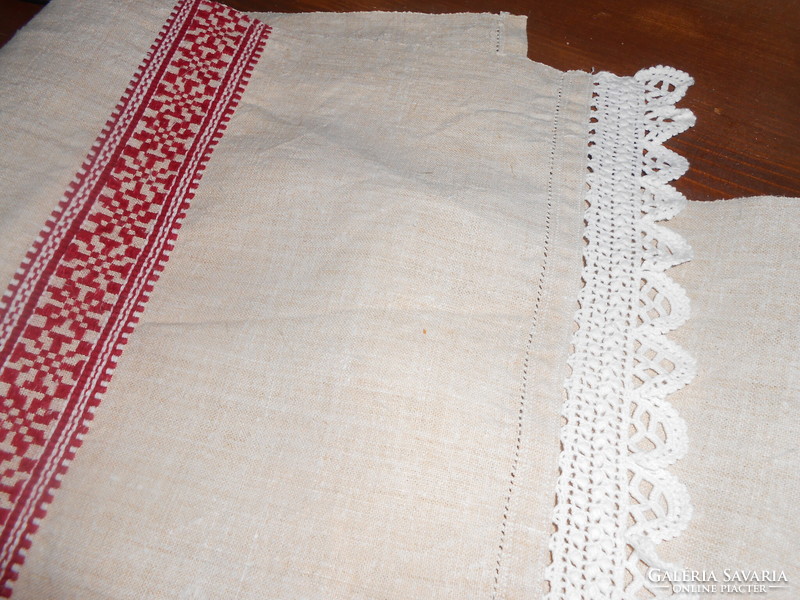 Home-woven tablecloth/runner