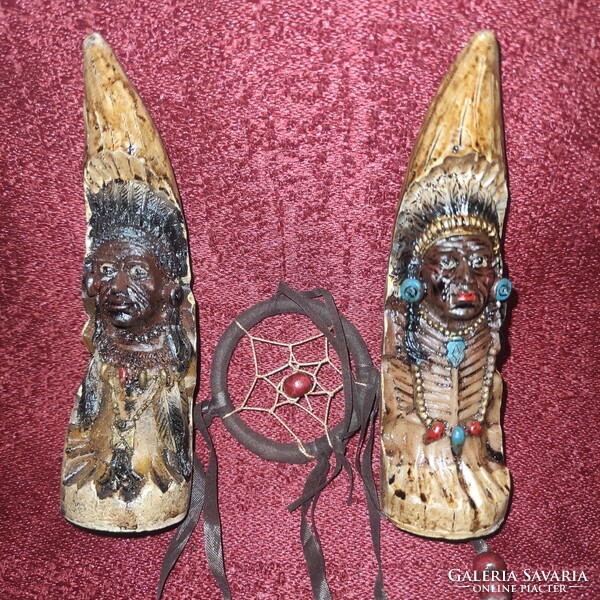 Indian statue sold in pairs, together with a dream catcher