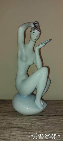 Pajzspecsétes zsolnay art deco női akt kék kövön