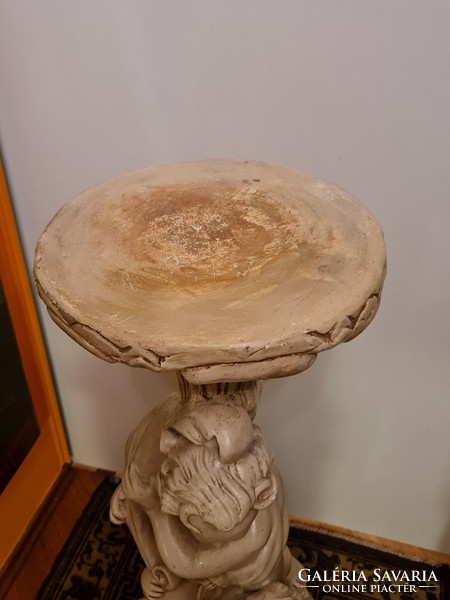 Old pedestal AKCIO