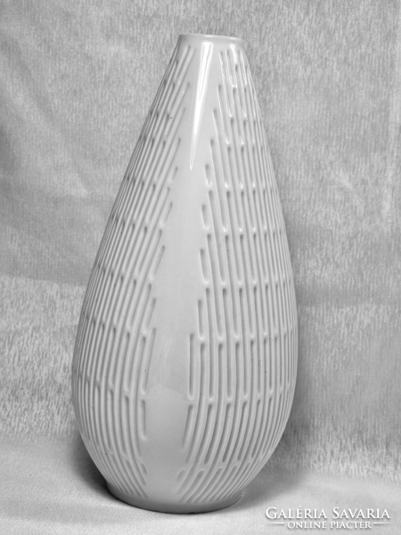 Edelstein Bavarian old porcelain modernist vase in flawless condition.