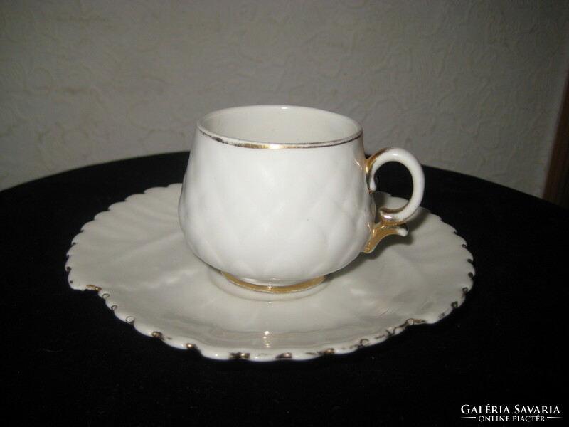 Zsolnay strawberry mocha with leaves, the gilding is a bit worn, but a beautiful object