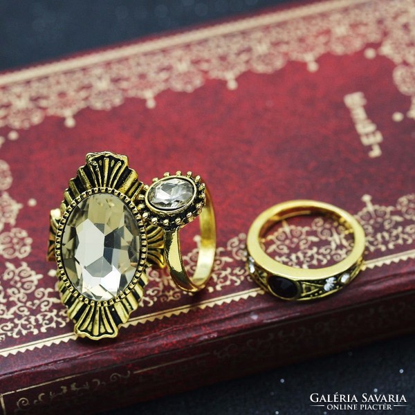 Set of 3 rings in vintage style with golden crystal stones