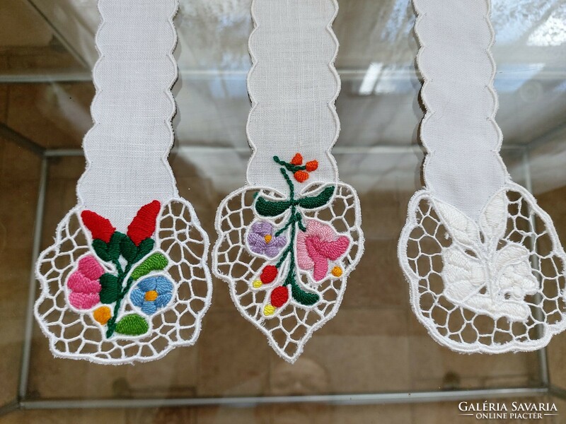 5 Kalocsa embroidered bookmarks