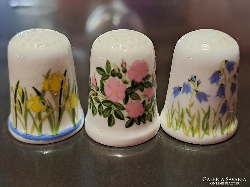 Scotland direct cowerswall English porcelain thimble selection, typical flowers of the months