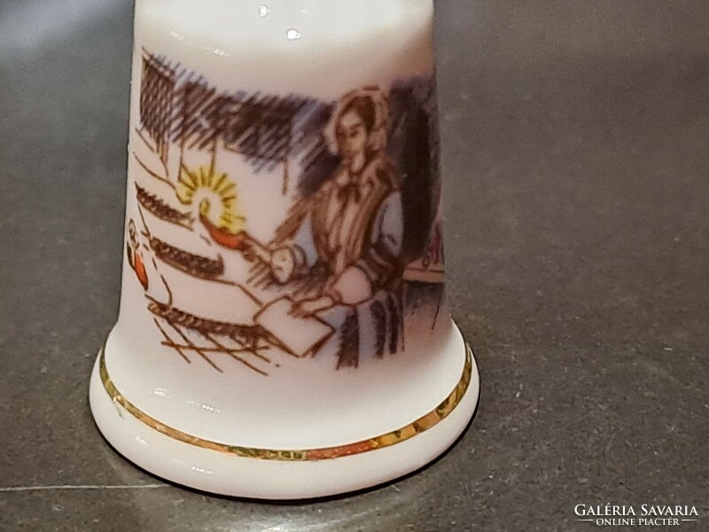 Angol porcelán gyűszű Florence Nightingale portréjával