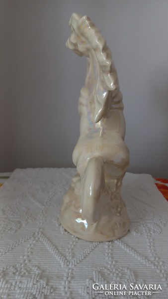 Cracked luster porcelain climbing horse, impressive piece, core: 26.5 cm, edge: 21 cm, bottom: 10x11 cm