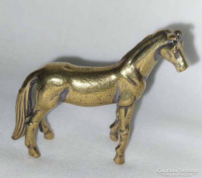 Miniatűr tömör sárgaréz ló figura