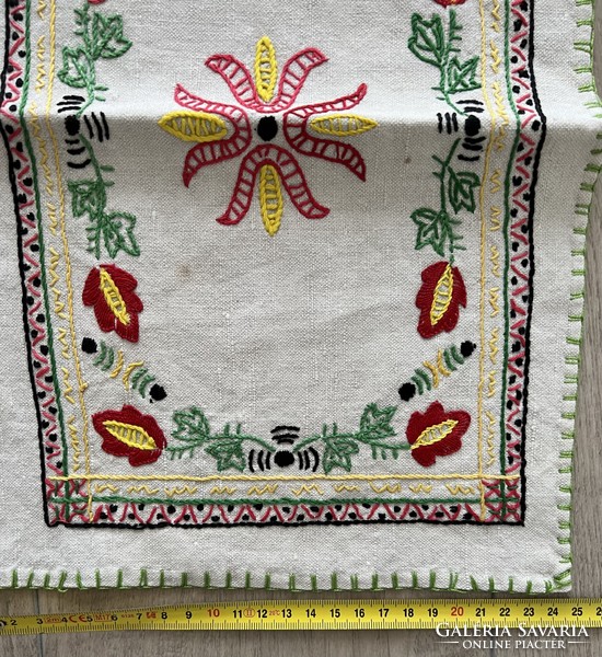 Small tablecloth embroidered on linen, 35x25cm