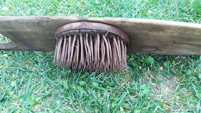 Vintage régi népi munkaeszköz antik fa szerszám kenderfésű gereben