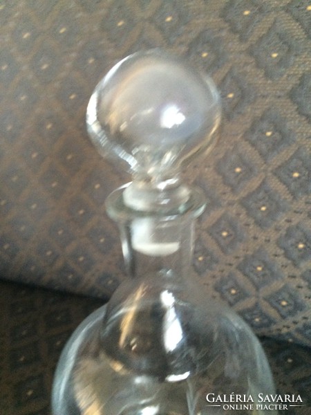 Gravírozott és metszett vintage üveg butélia, fújt dugóval