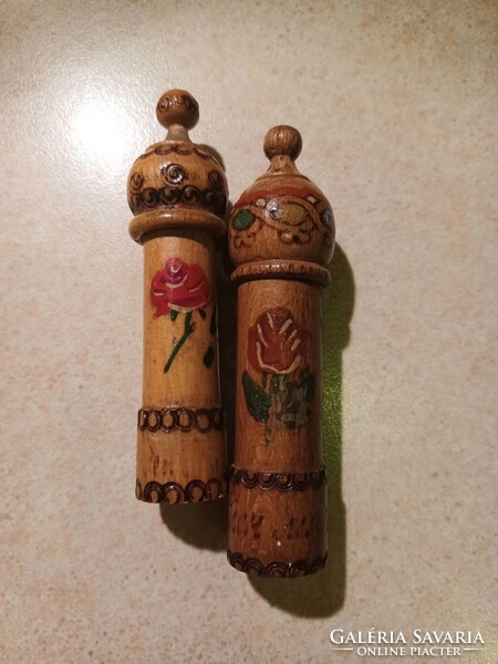 Fa bolgár rózsaolaj tartó, festett-  kézműves, népi 2 db!