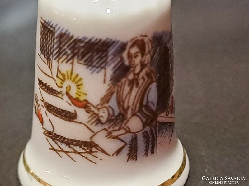Angol porcelán gyűszű Florence Nightingale portréjával