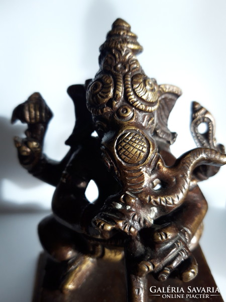 Ganesa statue is original, Nepalese.