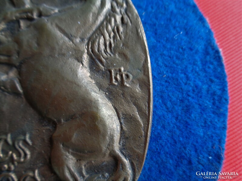 FarkasPál szobrászművész lovas bronz reliefje