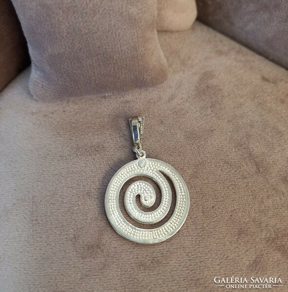 Silver pendant spiral