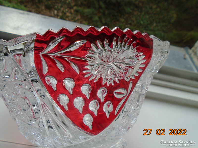 1980 Anna hütte spectacular lead crystal centerpiece with a rich polished floral pattern