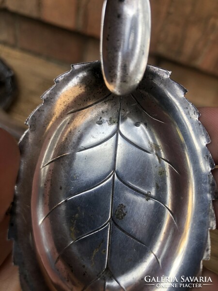 Silver leaf-shaped ashtray and ashtray