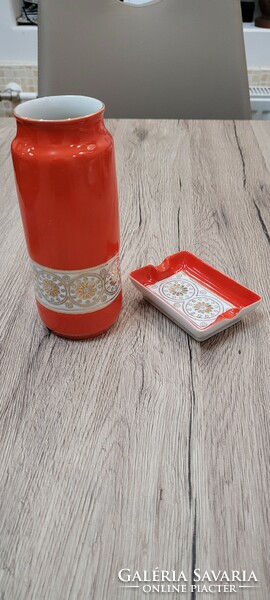 Porcelain vase and ashtray from Höllóháza.